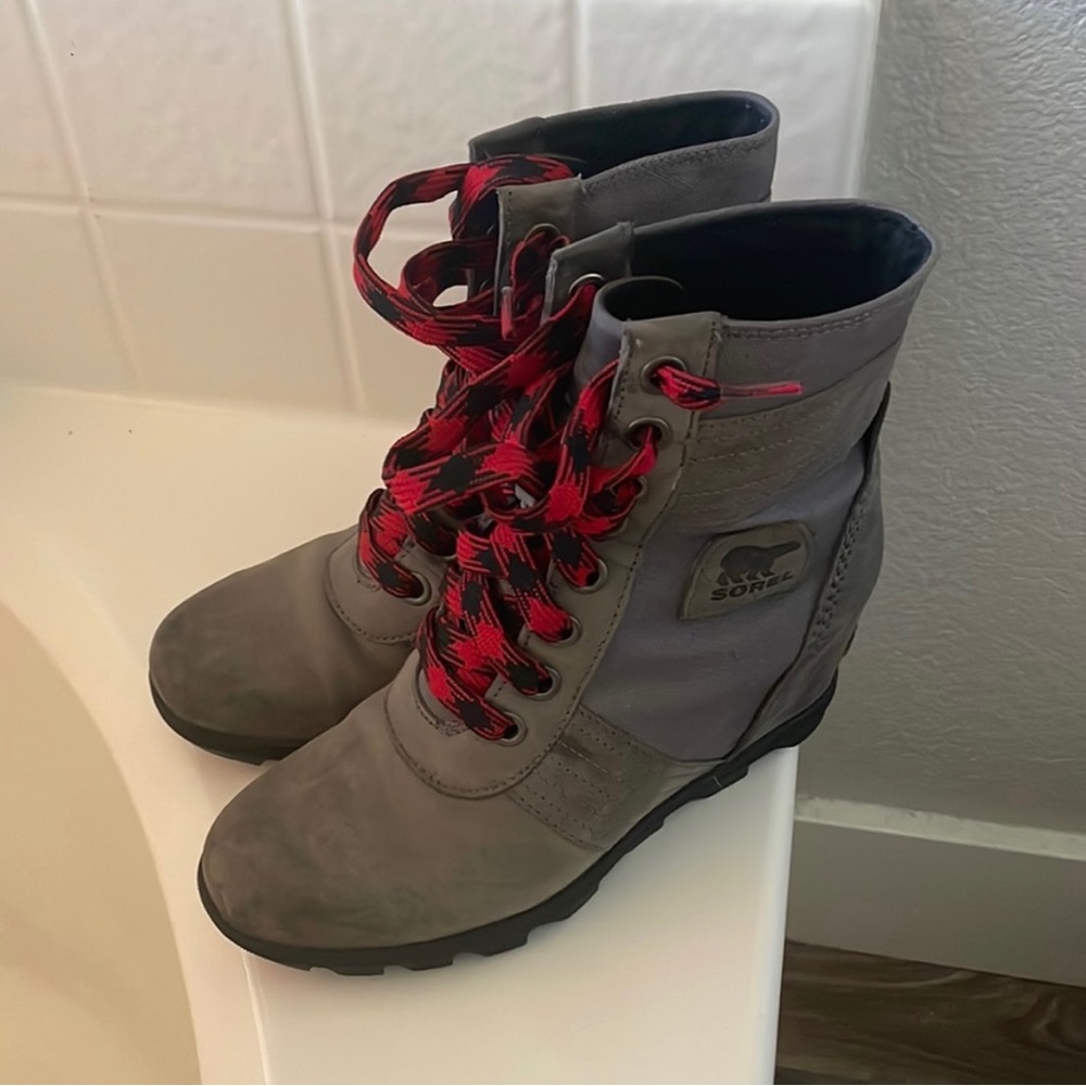 SOREL Wedge Boots 8.5